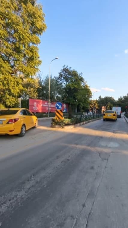 Eskişehir'de Taksinin Ters Yön İhlali Kask Kamerasına Yansıdı