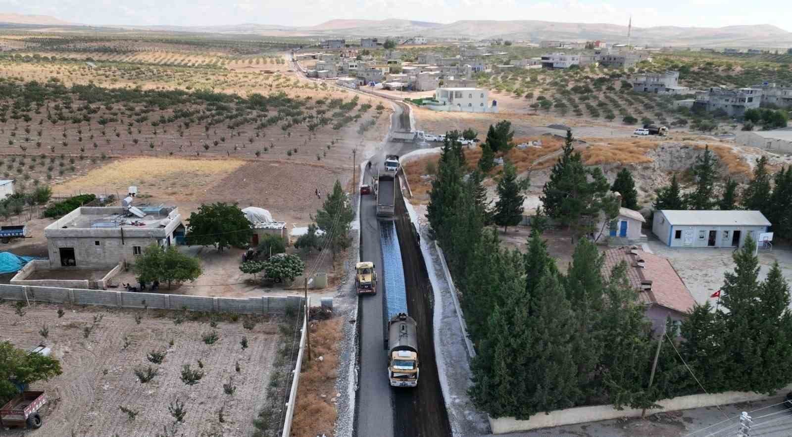 Birecik'te 21 Mahalleyi Bağlayan 40 Kilometrelik Yol Yenilendi