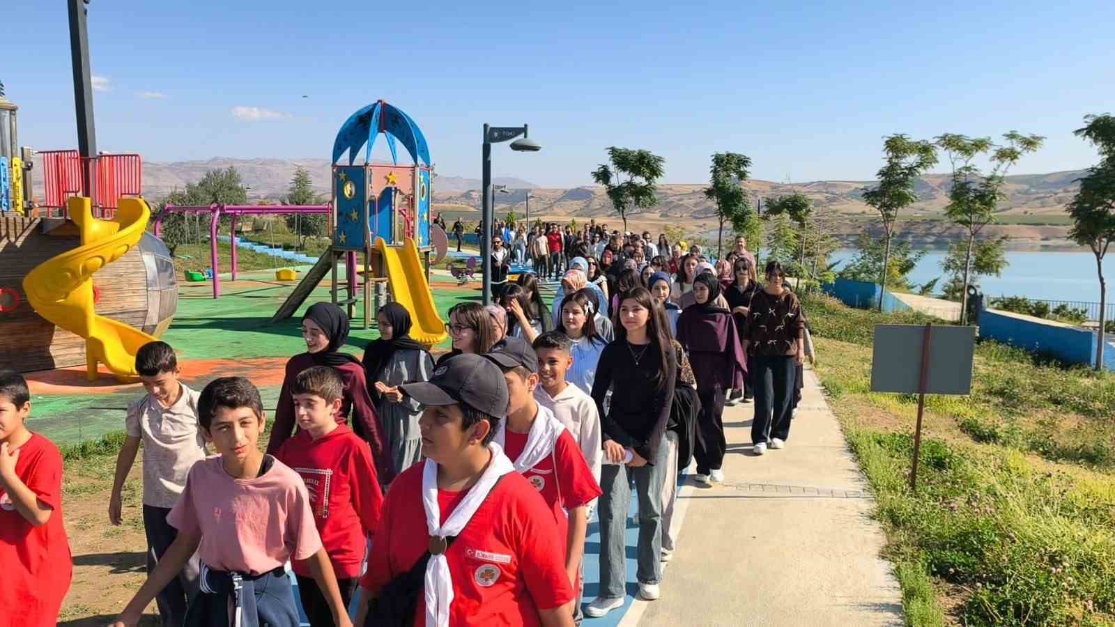 Kahta'da Sağlıklı Yaşam İçin Doğa Yürüyüşü Düzenlendi