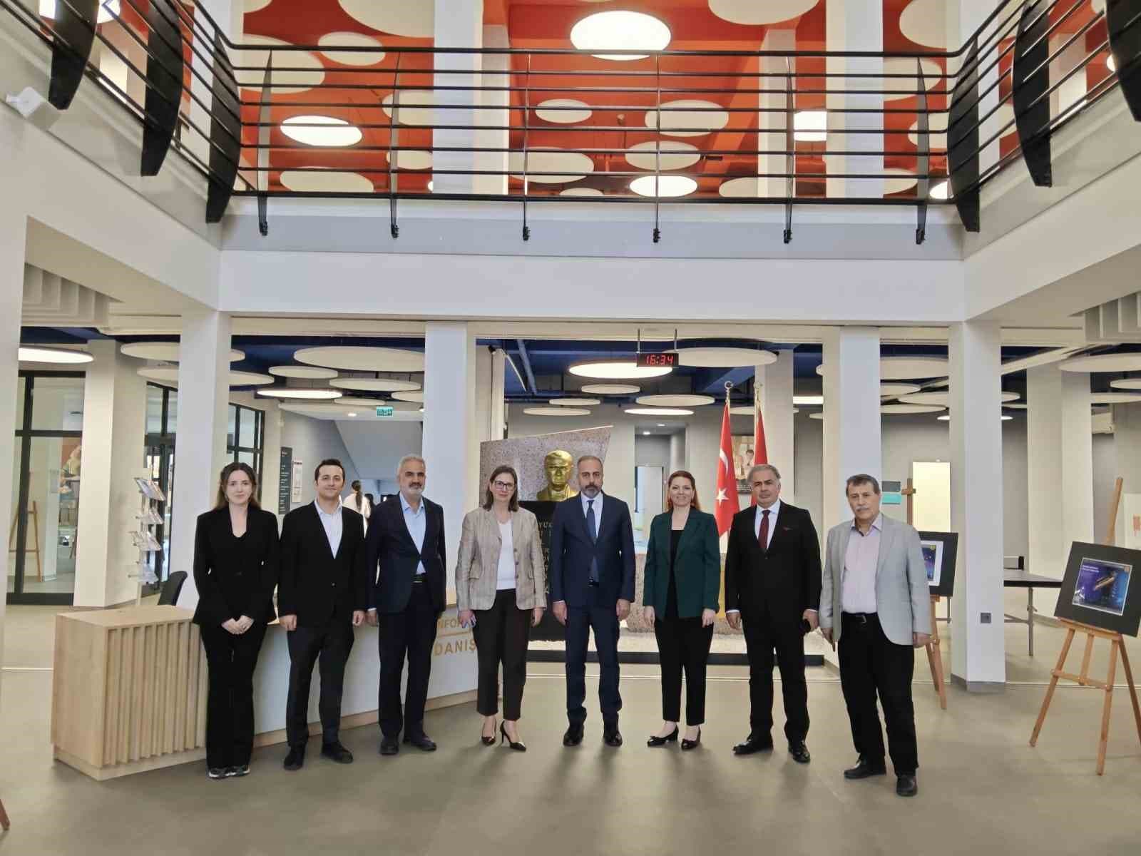 Rektör Prof. Dr. Hamdullah Şevli'den Özel Eren Fen ve Teknoloji Lisesine Ziyaret