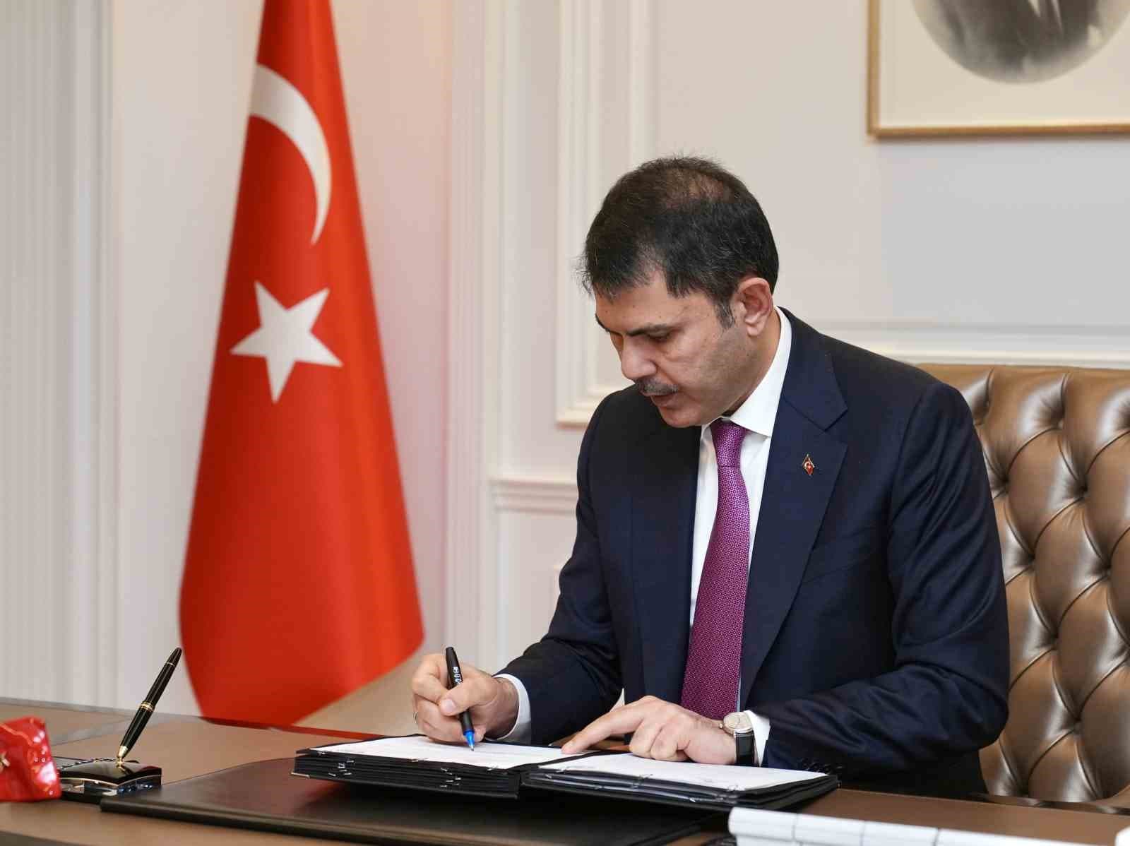 Bakan Kurum, Hatay'da Yeni Evine Kavuşan Depremzede Bülent Artun'u Paylaştı
