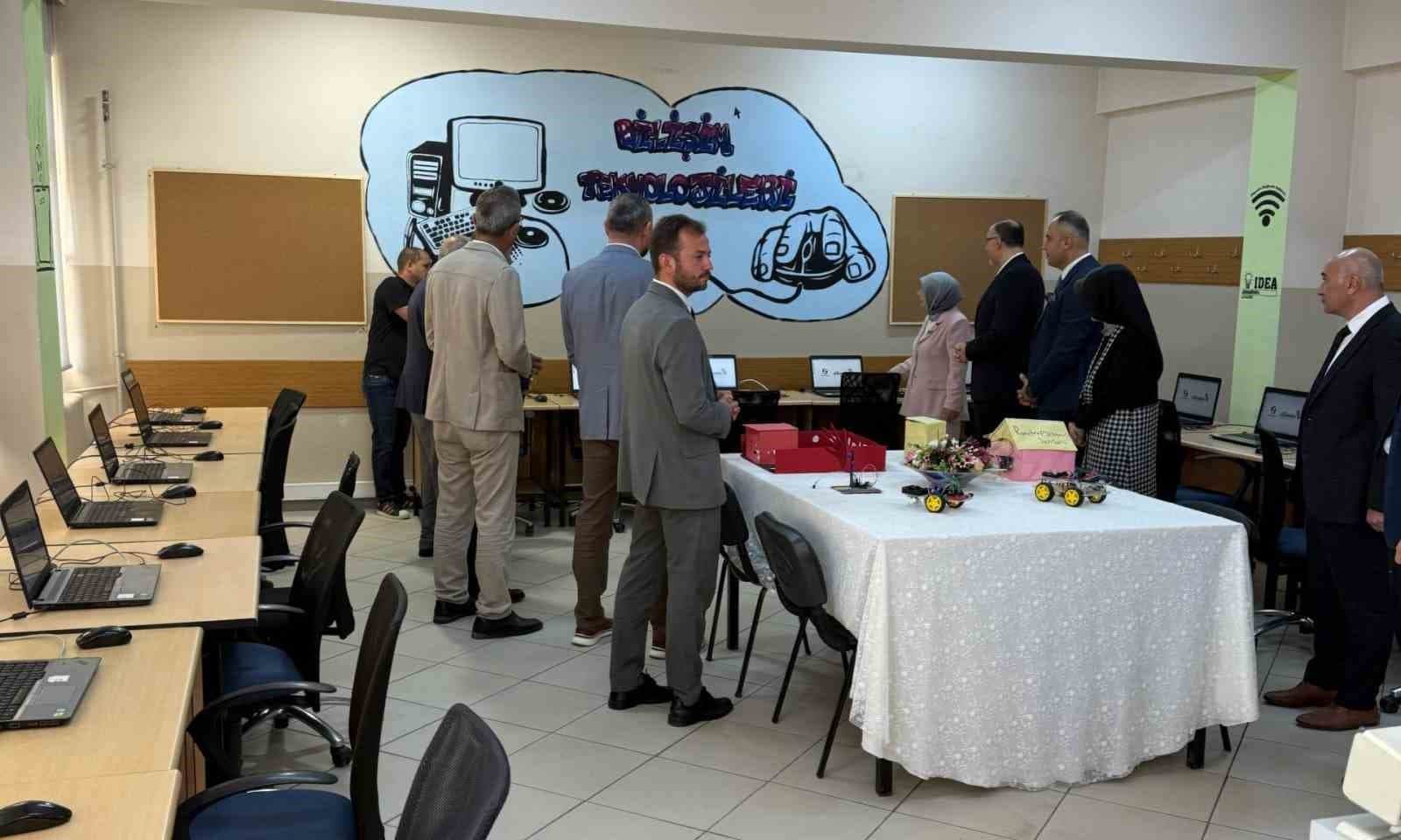Düzce'de Öğrencilere Teknolojik Destek: Atıklar Eğitime Kazandırıldı