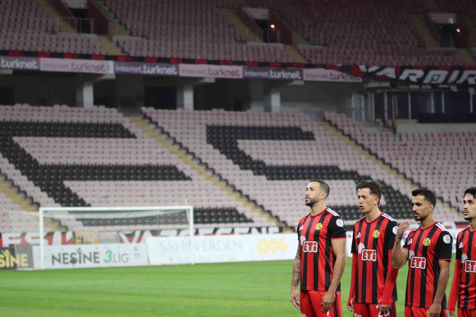 Eskişehirspor Taraftar Cezası Nedeniyle Sahada Yalnız Kaldı