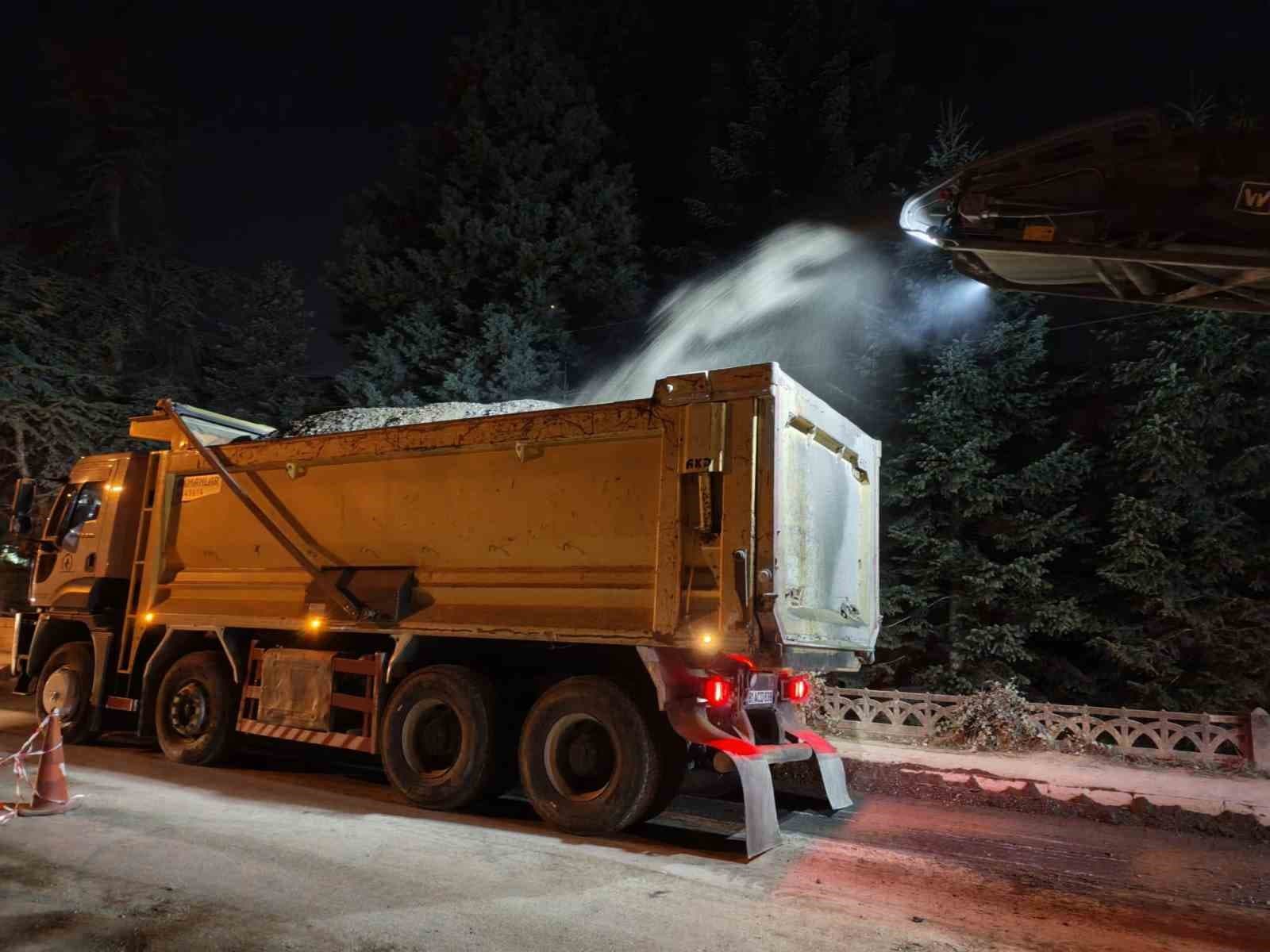 Düzce'de Şıralık Mahallesi'nde Asfalt Hazırlıkları Sürüyor