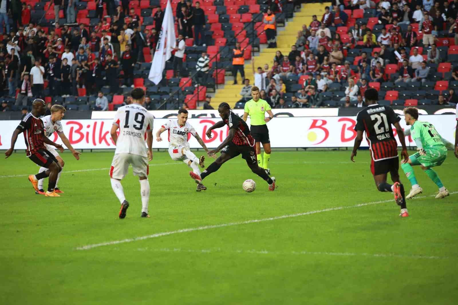 Çorum FK, Gaziantep deplasmanından 3 golle döndü