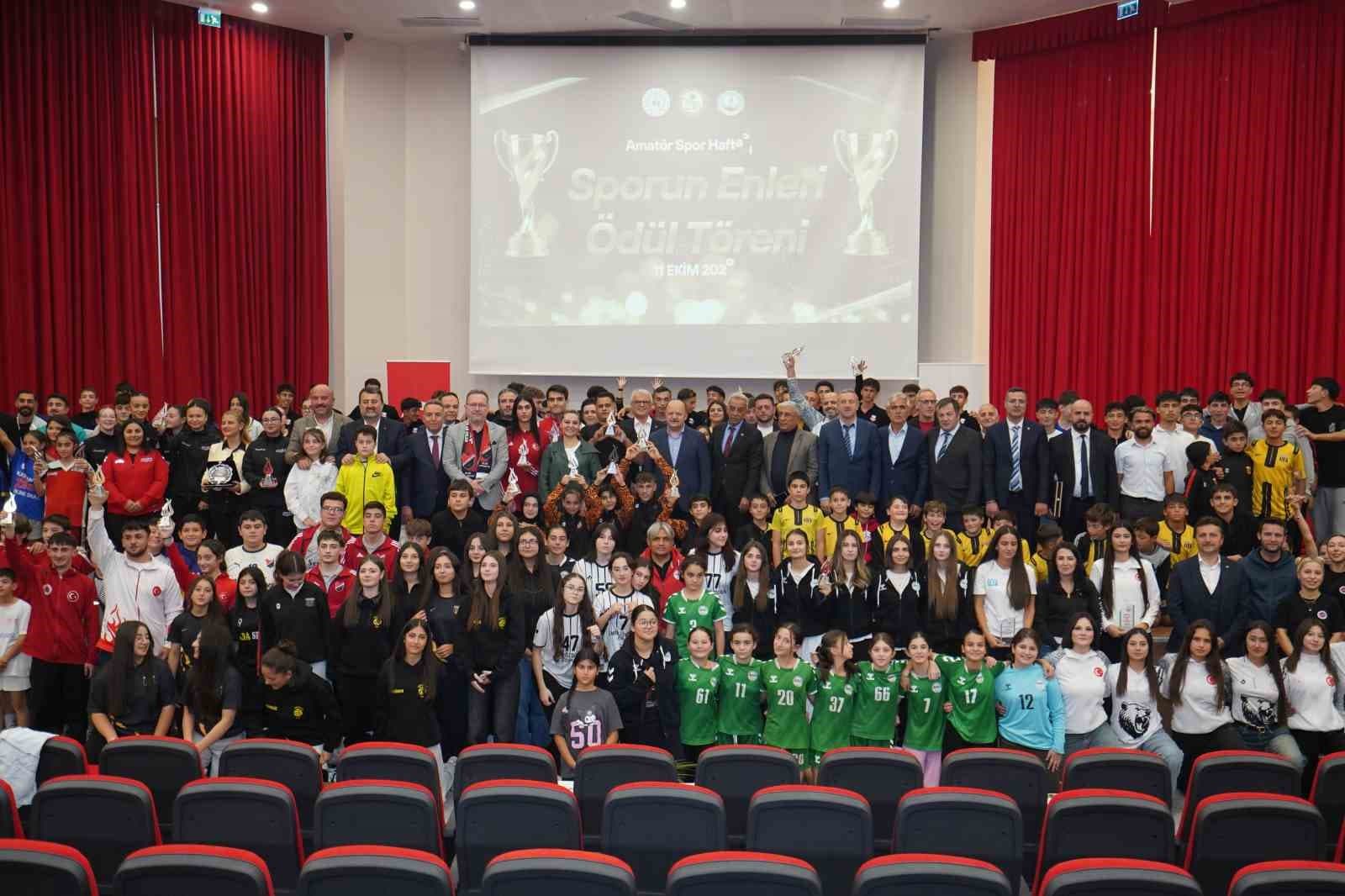 Kastamonu'nun Başarılı Sporcuları Ödüllendirildi