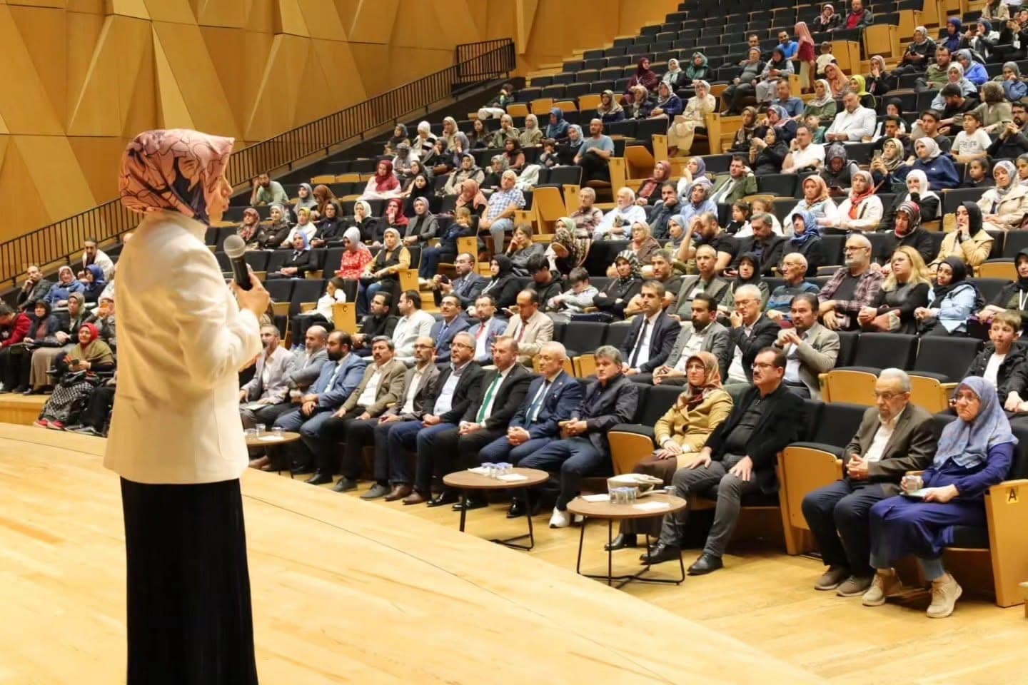 Denizli'de Olumsuz Duygularla Mücadele ve Maneviyat Konferansı Düzenlendi