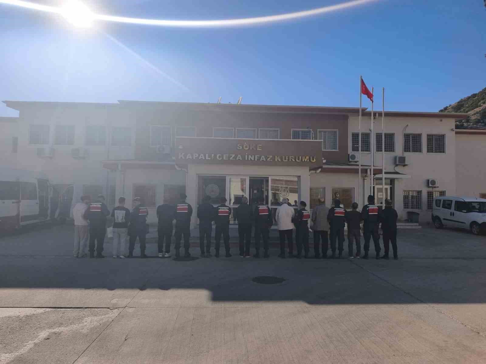 Kuşadası'nda Firari 11 Hükümlü Yakalandı