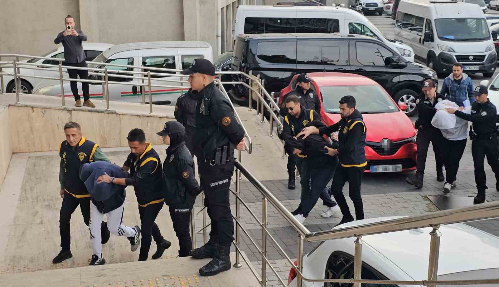 Düğün Konvoyunda Havaya Ateş Açan 3 Kişi Adliyeye Sevk Edildi