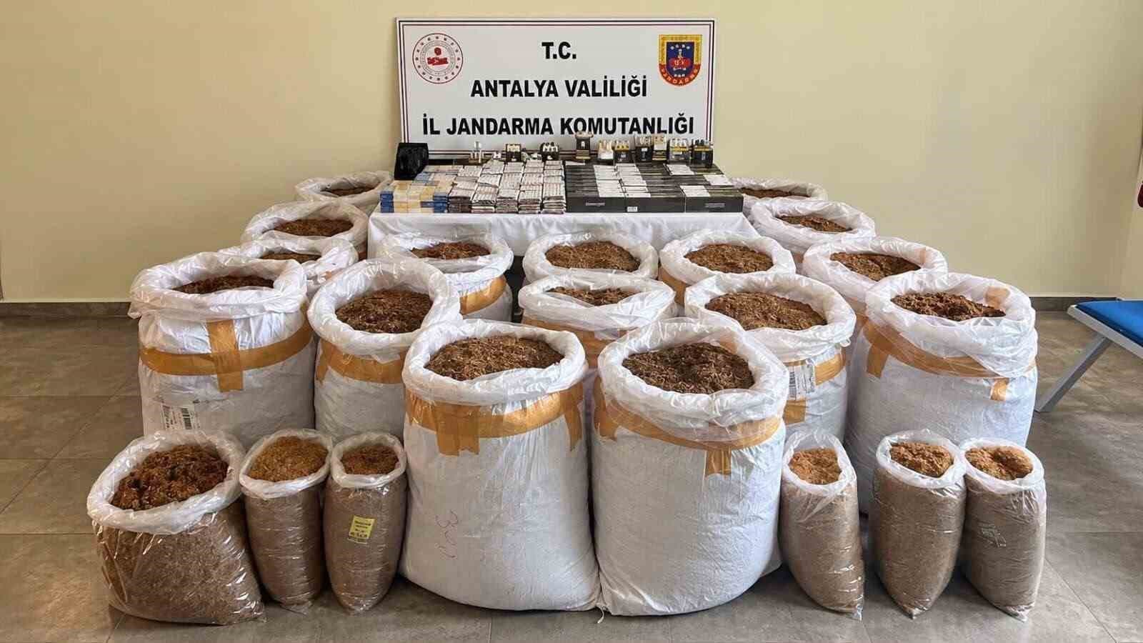 Antalya'da Kaçak Tütün Operasyonu: Çok Sayıda Ürün Ele Geçirildi
