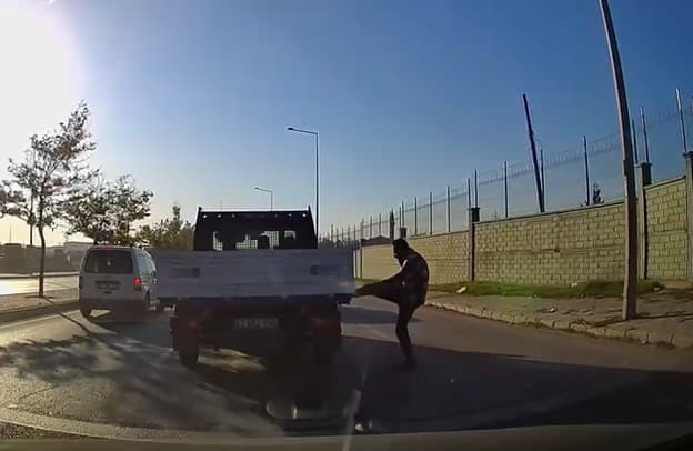 Trafikteki Yol Verme Tartışması Ağır Para Cezasıyla Sonuçlandı