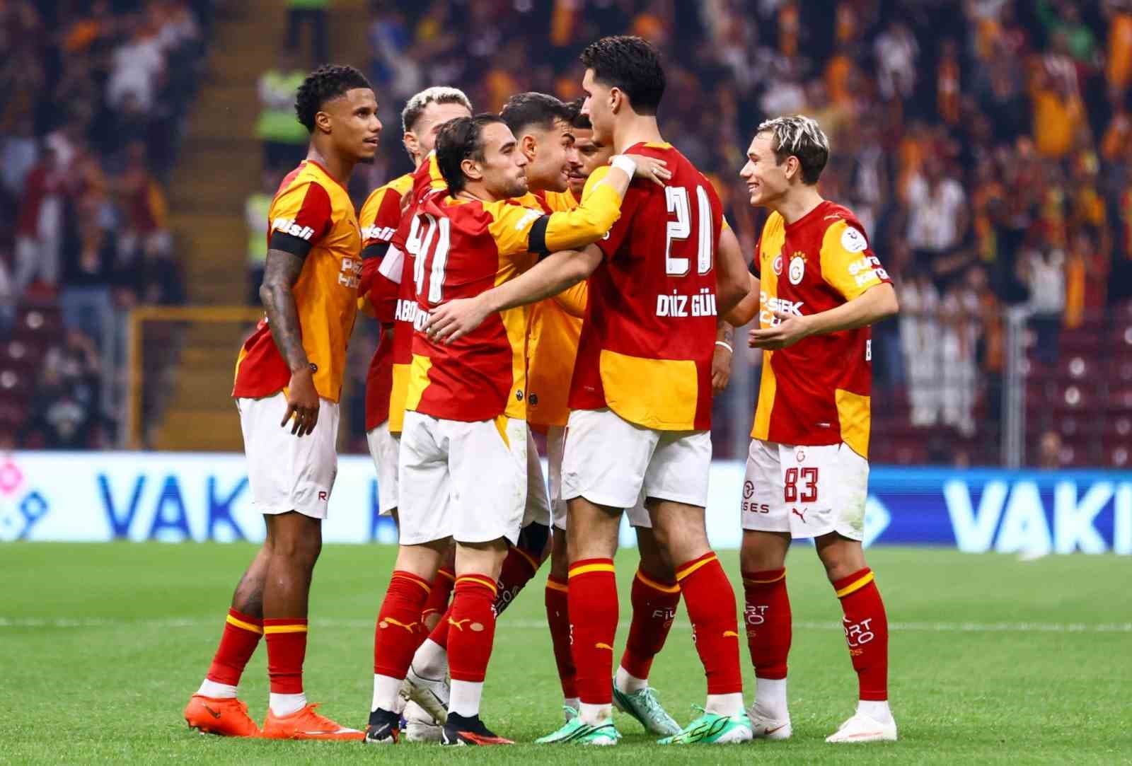 Galatasaray, Şampiyonlar Ligi'nde Barcelona'yı Ağırlıyor