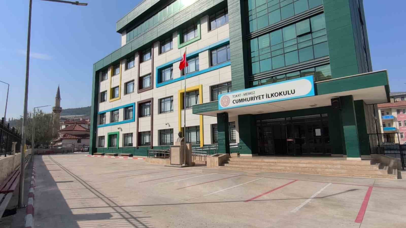 Tokat'ta Sağlık Şikayetleri Nedeniyle Okullarda Dezenfeksiyon Seferberliği
