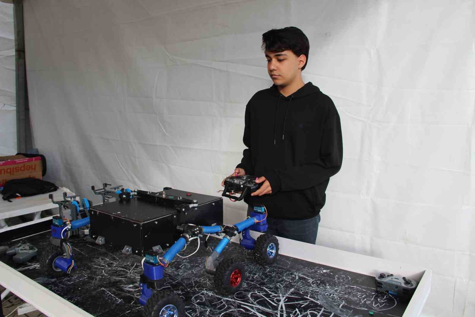 Depremzede Lise Öğrencisinden Arama Kurtarma Robotu