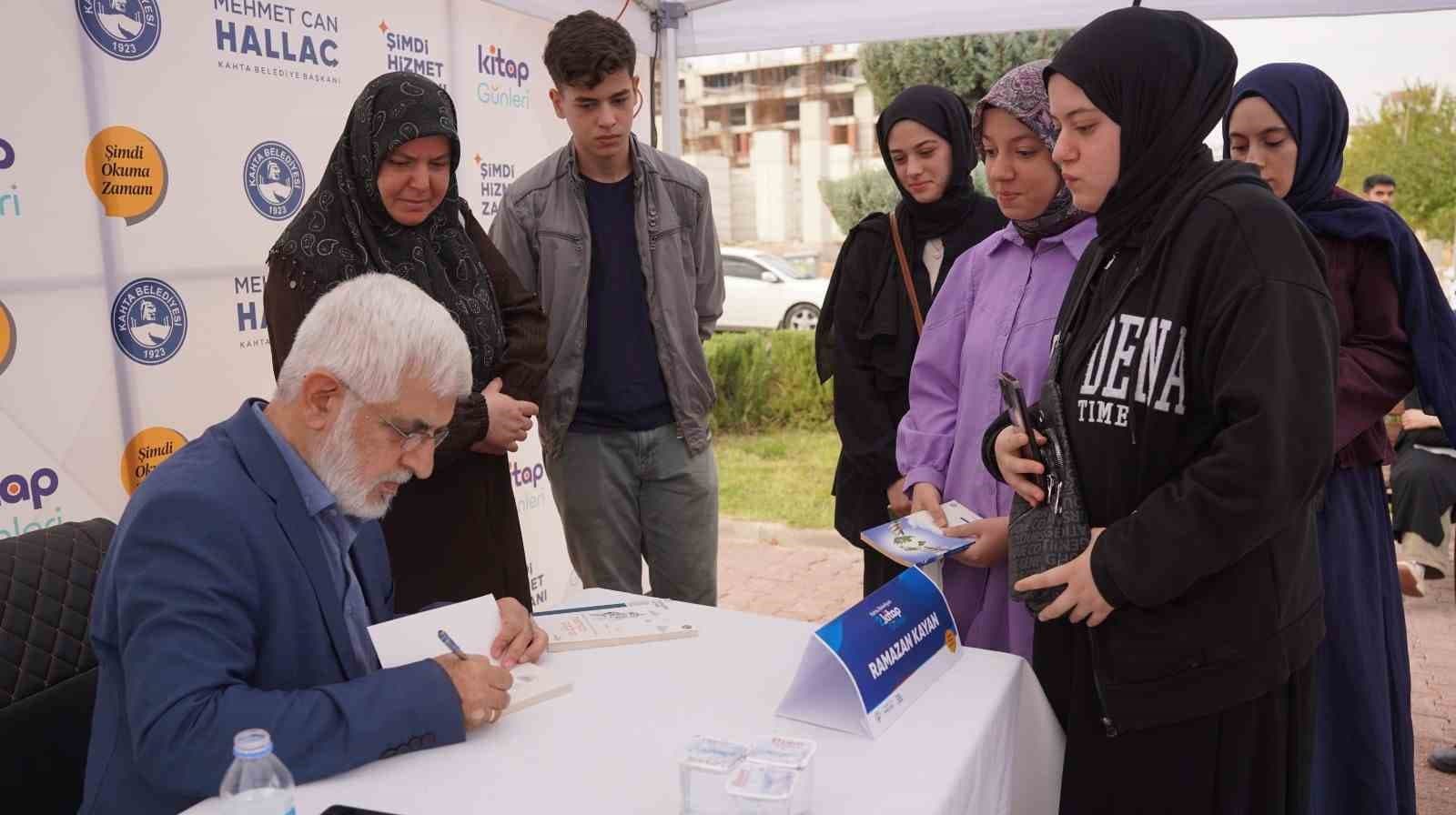 Yazar Ramazan Kayan Kâhta 2. Kitap Günleri'nde Okurlarıyla Buluştu