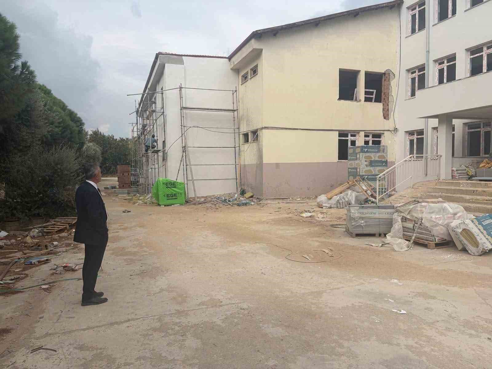Söke'deki Meslek Lisesinde Güçlendirme ve Yenileme Çalışmaları Sürüyor