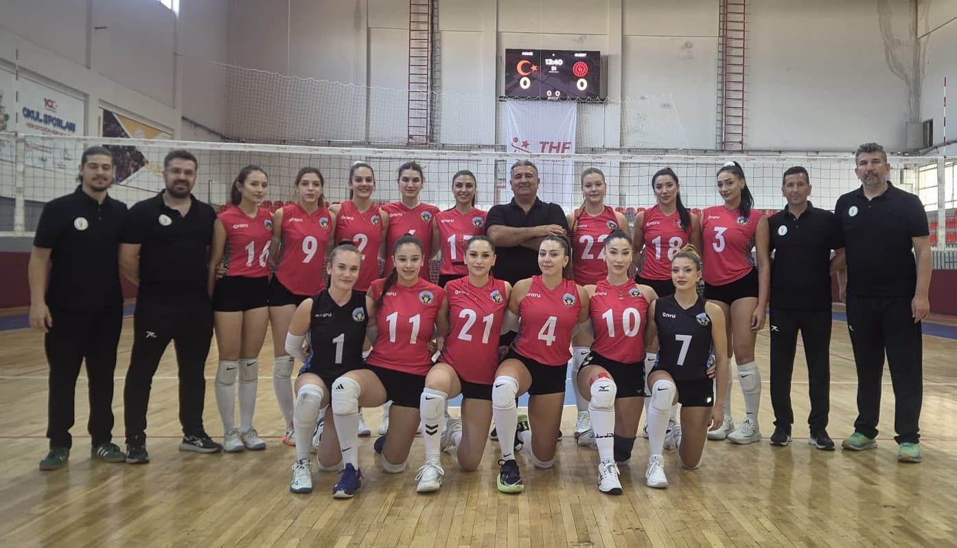 Turgutlu Belediyesi Kadın Voleybol Takımı Liderliğe Yükseldi