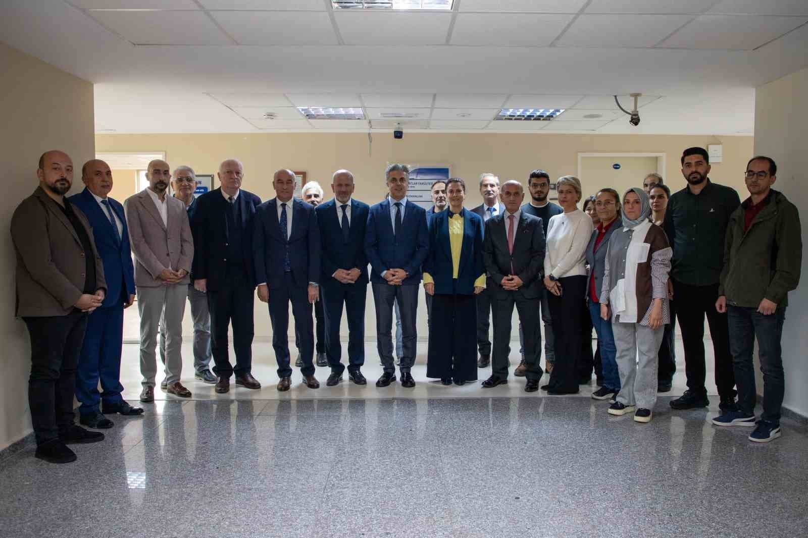 Erzincan Binali Yıldırım Üniversitesi Güzel Sanatlar Fakültesinde Dekan Değişimi