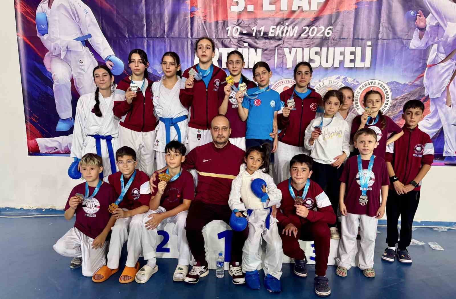 1461 Fight Club Yusufeli'ndeki Karate Turnuvasında Zirveye Yerleşti