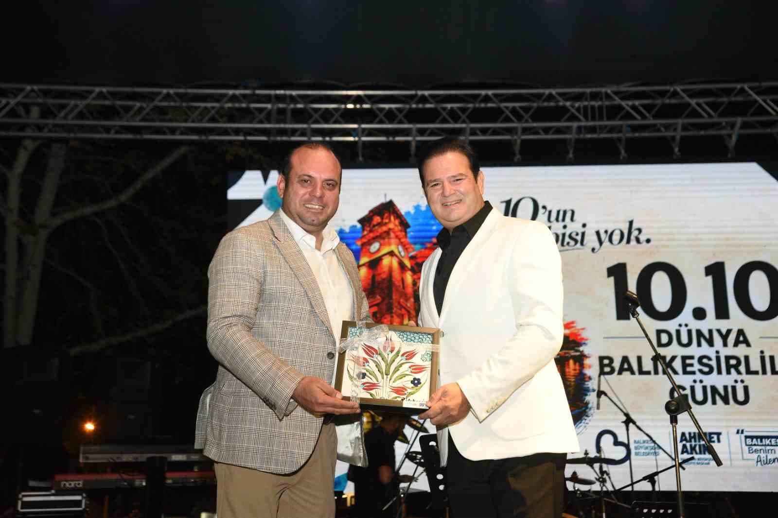 Balıkesir'de 10.10 Dünya Balıkesirliler Günü Coşkuyla Kutlandı