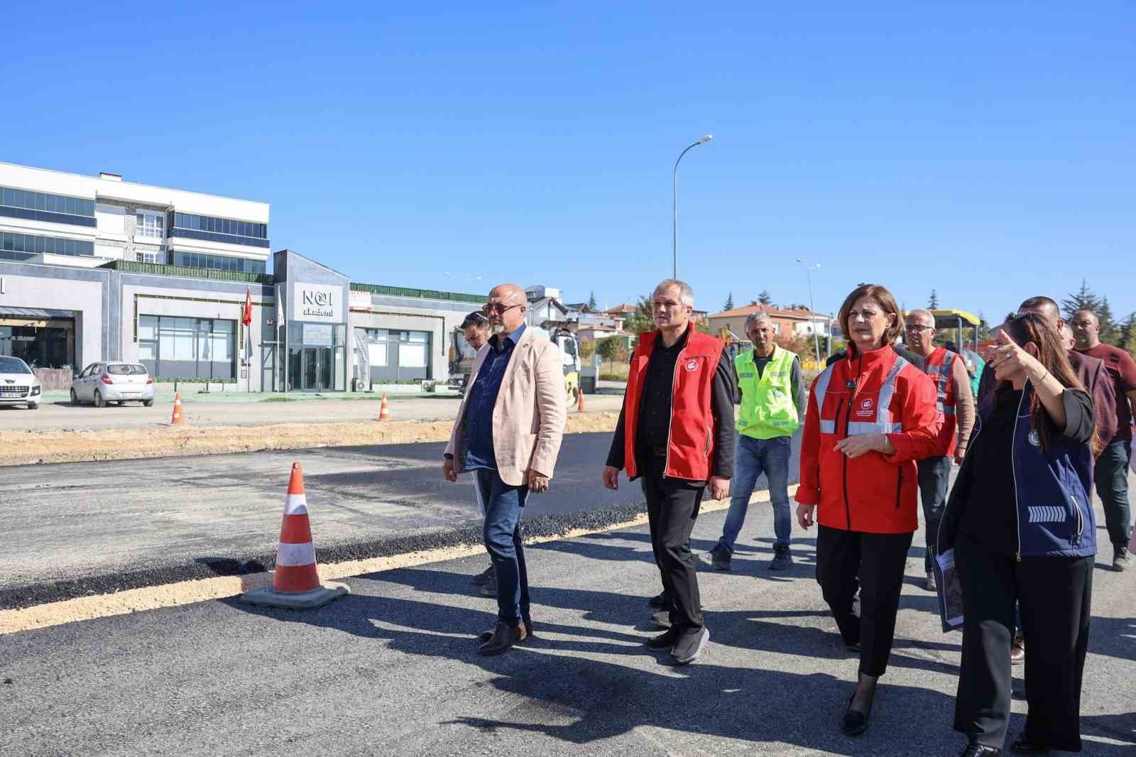 Başkan Ayşe Ünlüce 100. Yıl Bulvarı'ndaki Asfalt Çalışmalarını İnceledi