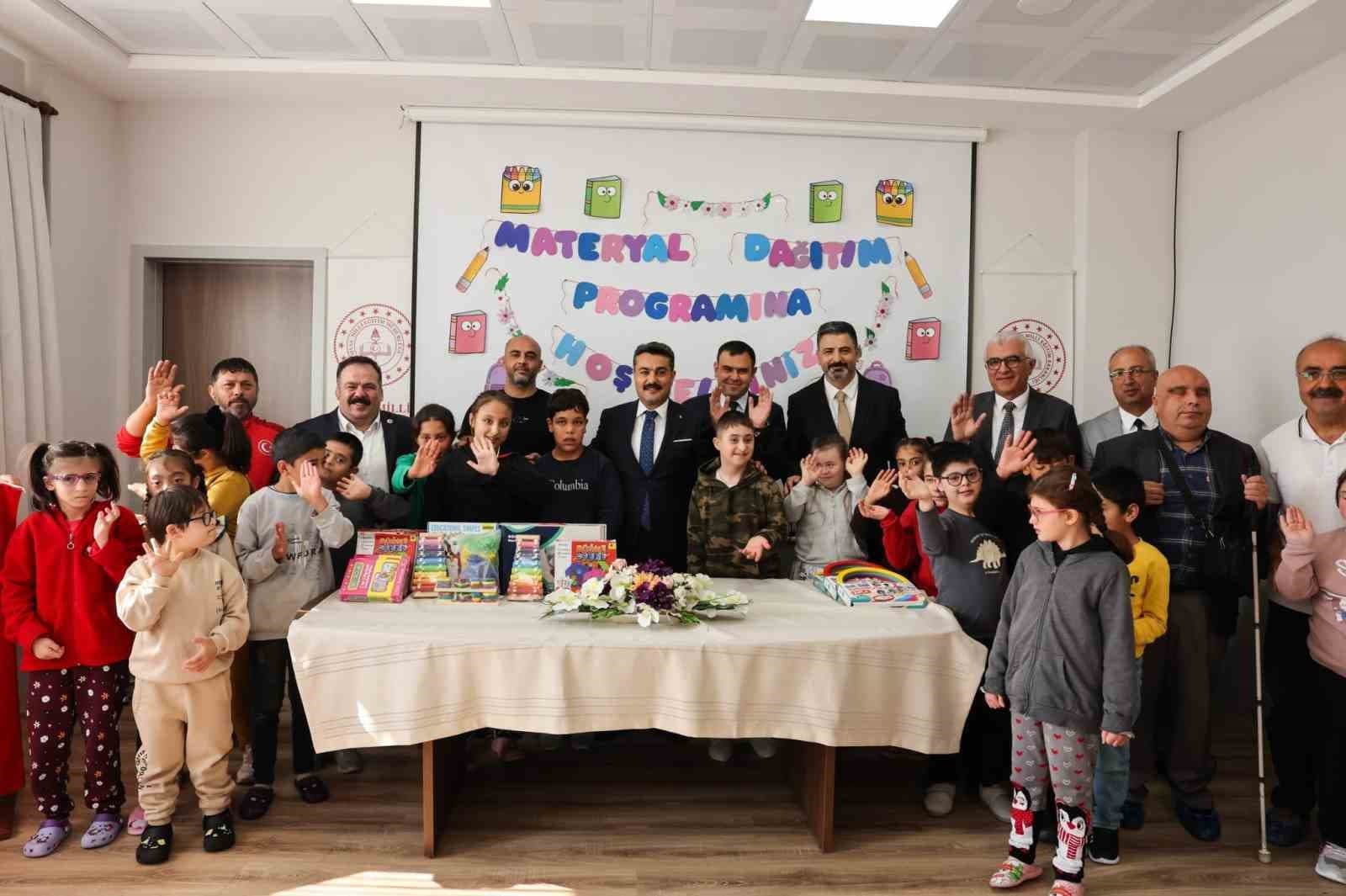 Sivas'ta Özel İhtiyaçlı Öğrencilere Eğitici Oyuncak Desteği