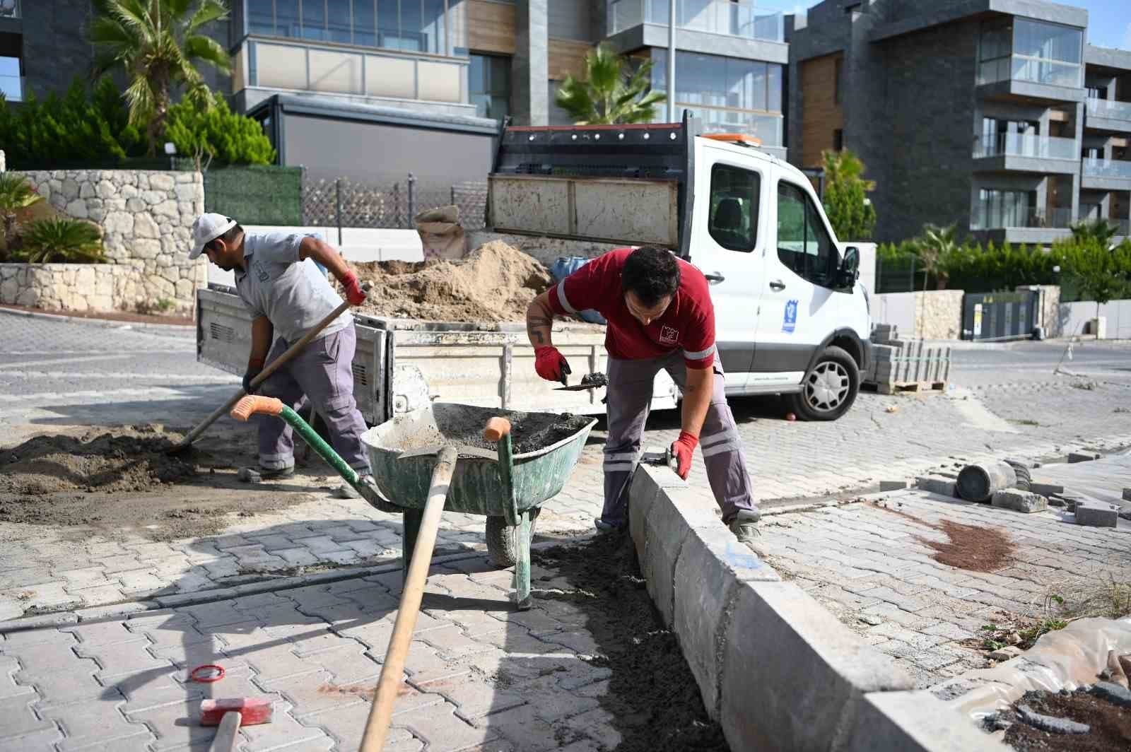 Kuşadası'nda Yol Seferberliği: Karaova'da Çalışmalar Tamamlandı, Yavansu'da Yeni Proje Başladı
