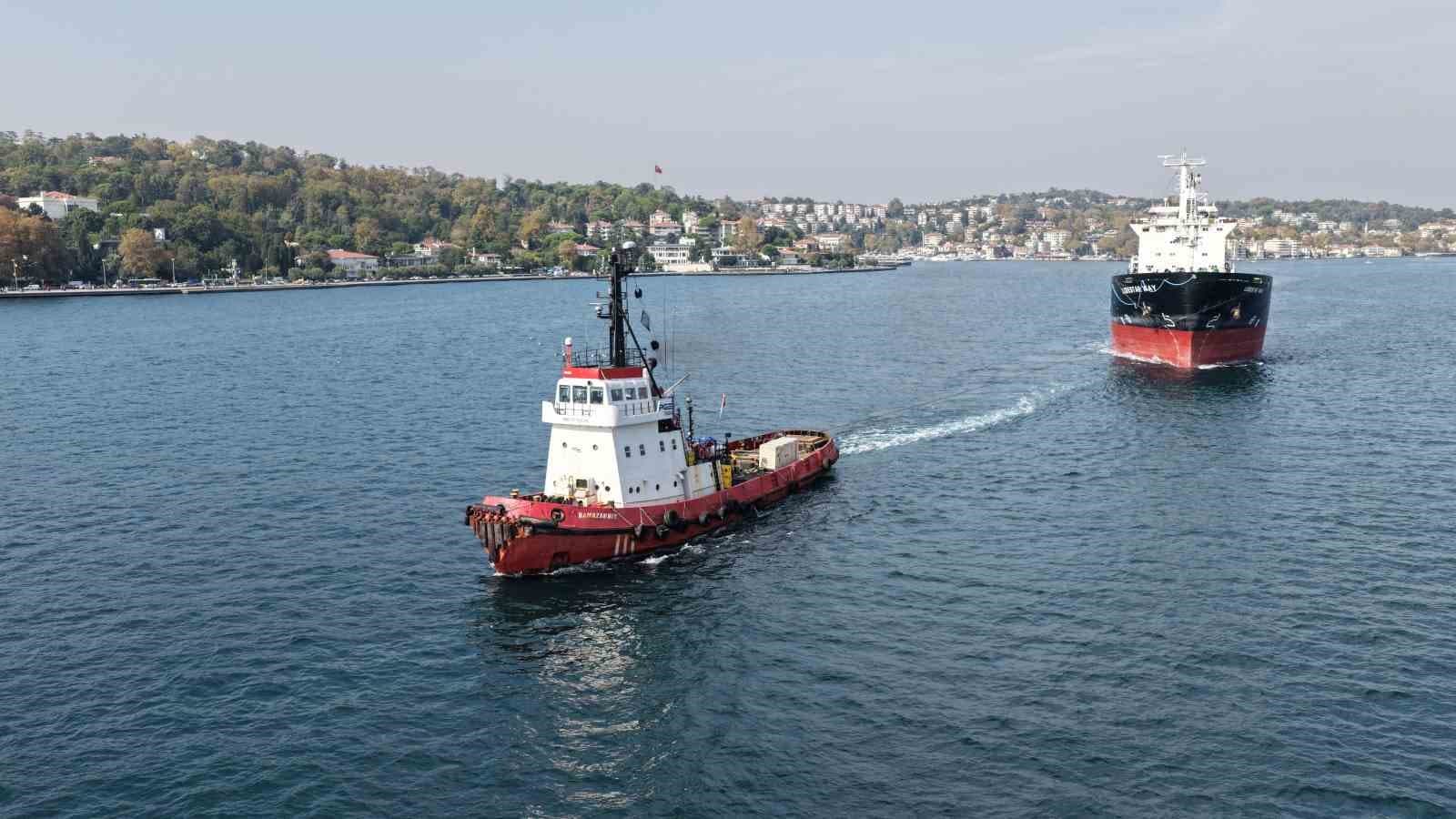 Karadeniz'de Saldırıya Uğrayan İki Gemi İstanbul Boğazı'ndan Geçti