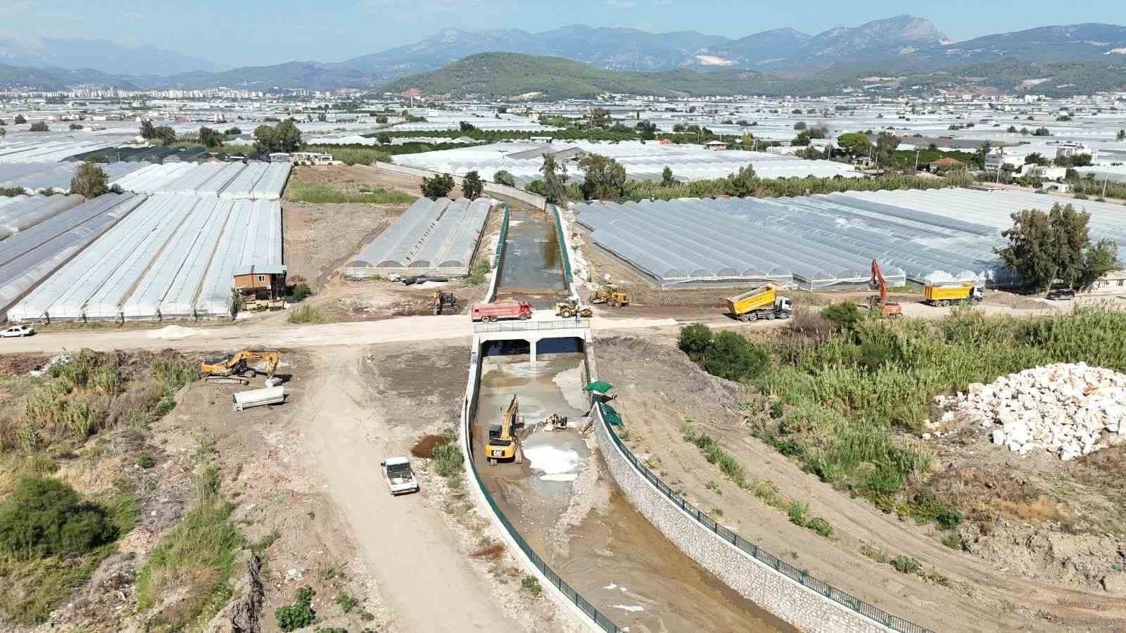 Kumluca'da Sel ve Taşkınlarla Mücadele Projesinde Yüzde 20'lik Kısım Tamamlandı