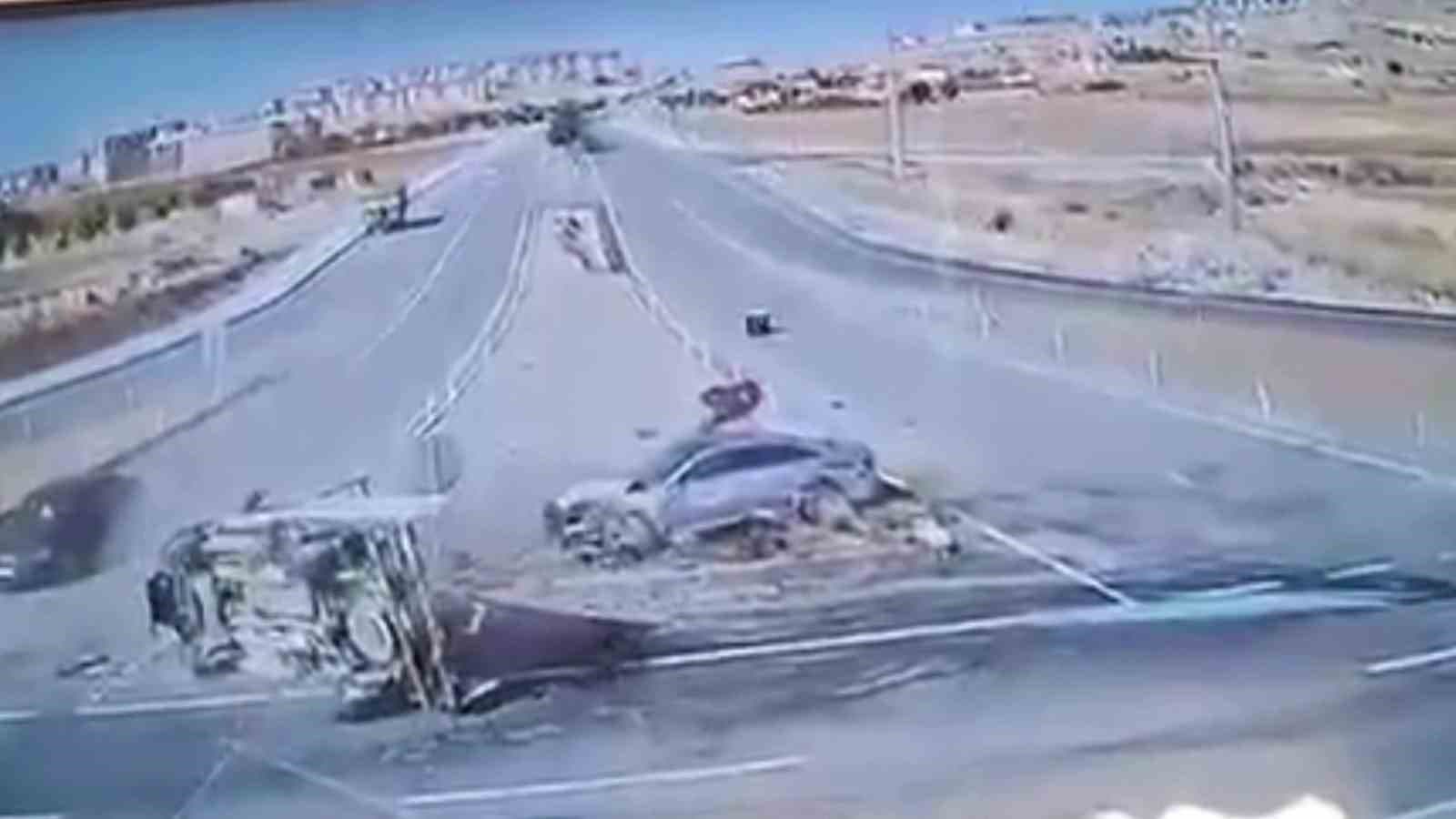 MHP Milletvekili Zuhal Karakoç'un Yaralandığı Kazanın Görüntüleri Yayınlandı