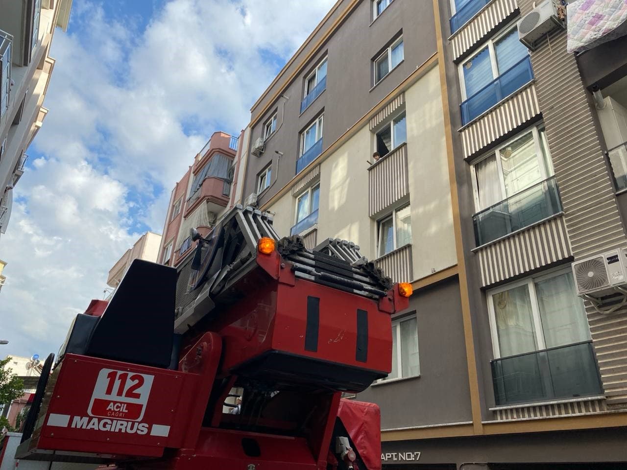 Penceredeki Çocuk Paniğe Yol Açtı
