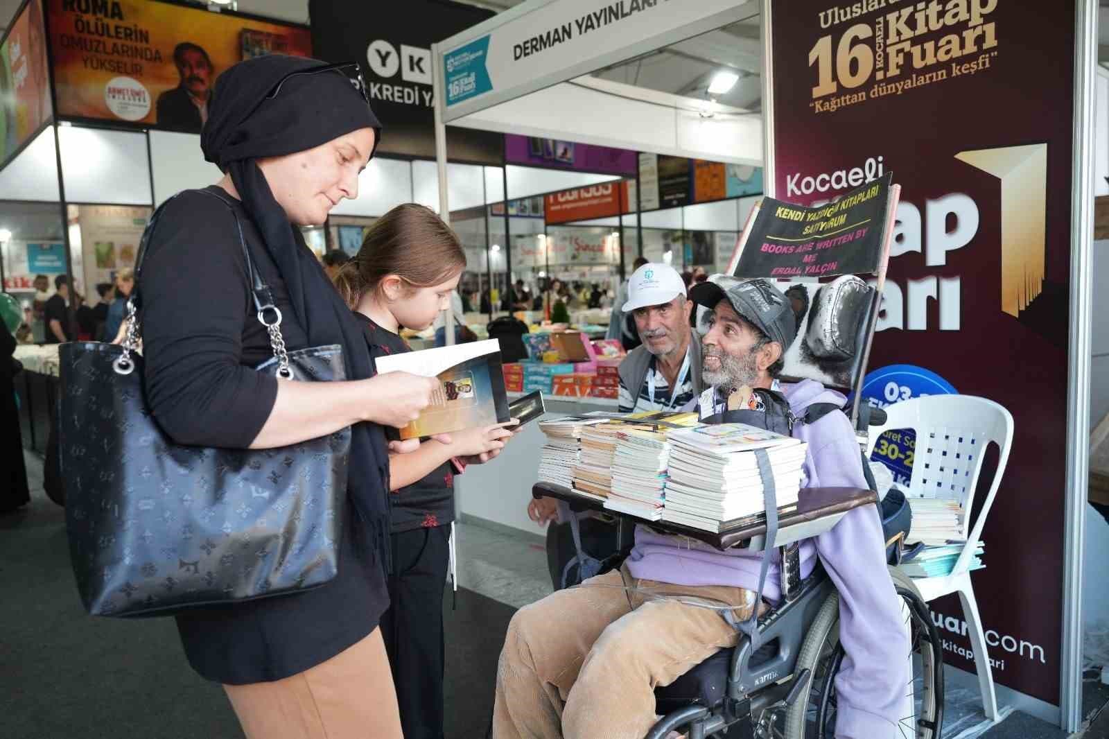 Yüzde 98 Engelli Yazar Erdal Yalçın 27 Kitabıyla Okurlarıyla Buluştu