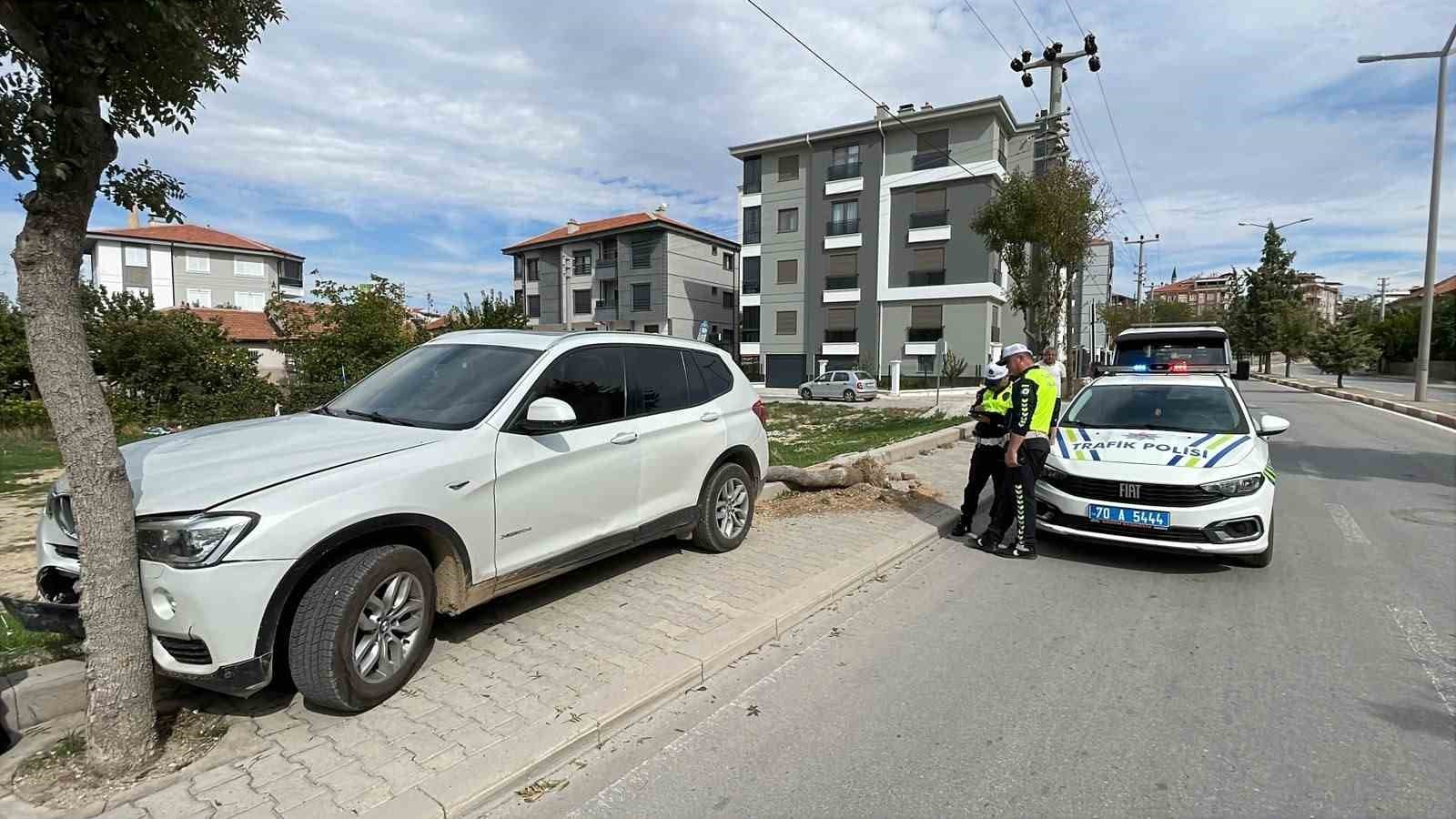 Karaman'da Kontrolden Çıkan Cip Ağaca Çarptı