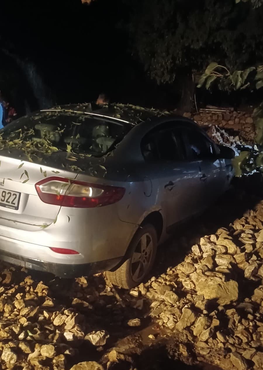 Adıyaman'da Heyelan Park Halindeki Otomobili Vurdu