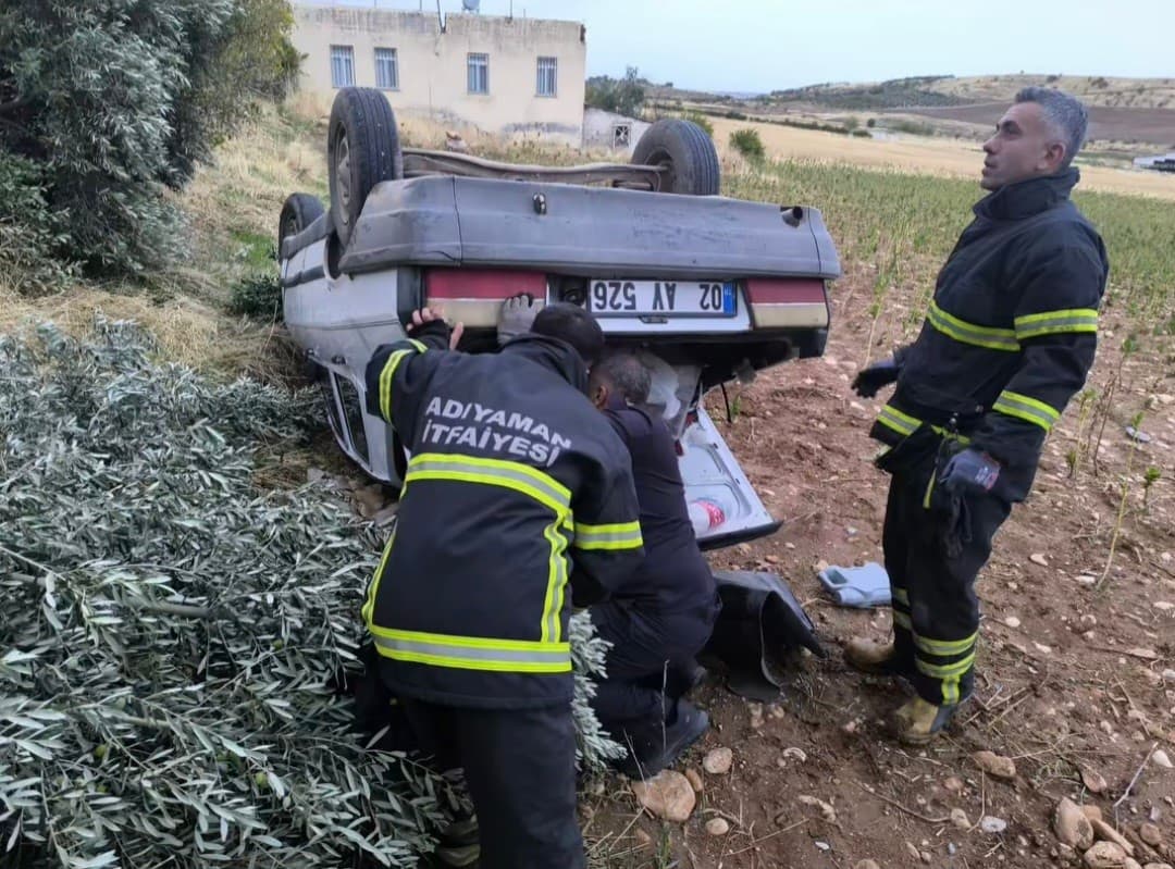 Adıyaman'da Otomobil Şarampole Devrildi: 1 Yaralı