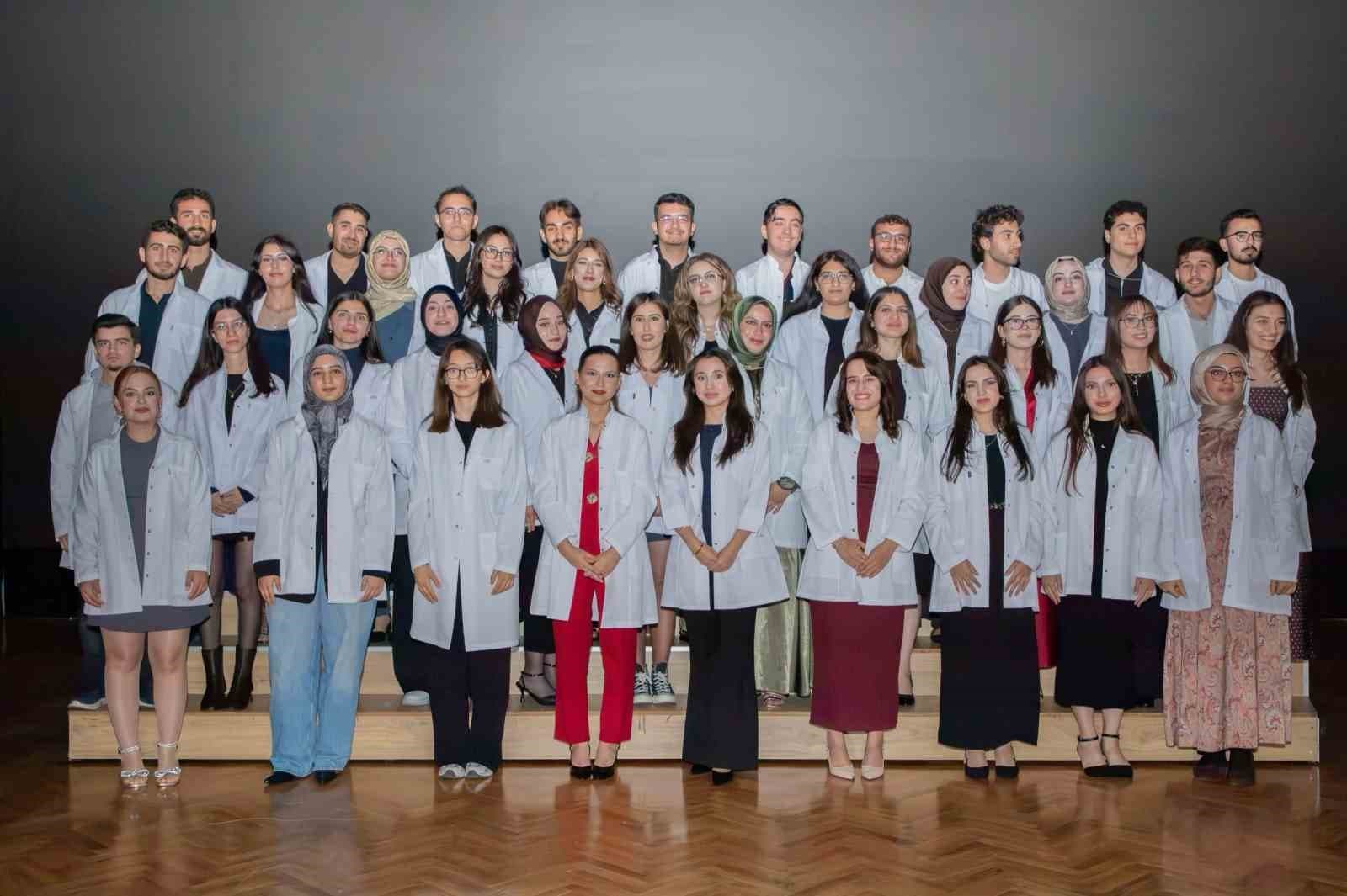 Erzincan Binali Yıldırım Üniversitesi Diş Hekimliği Fakültesi'nde Beyaz Önlük Heyecanı