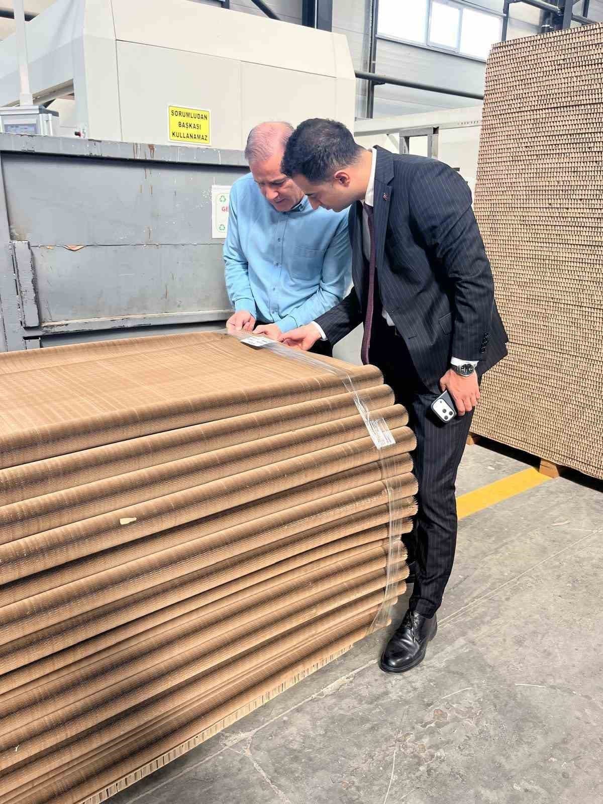 Kaymakam Orhan Gümüşova'daki Üretim Tesisini Ziyaret Etti