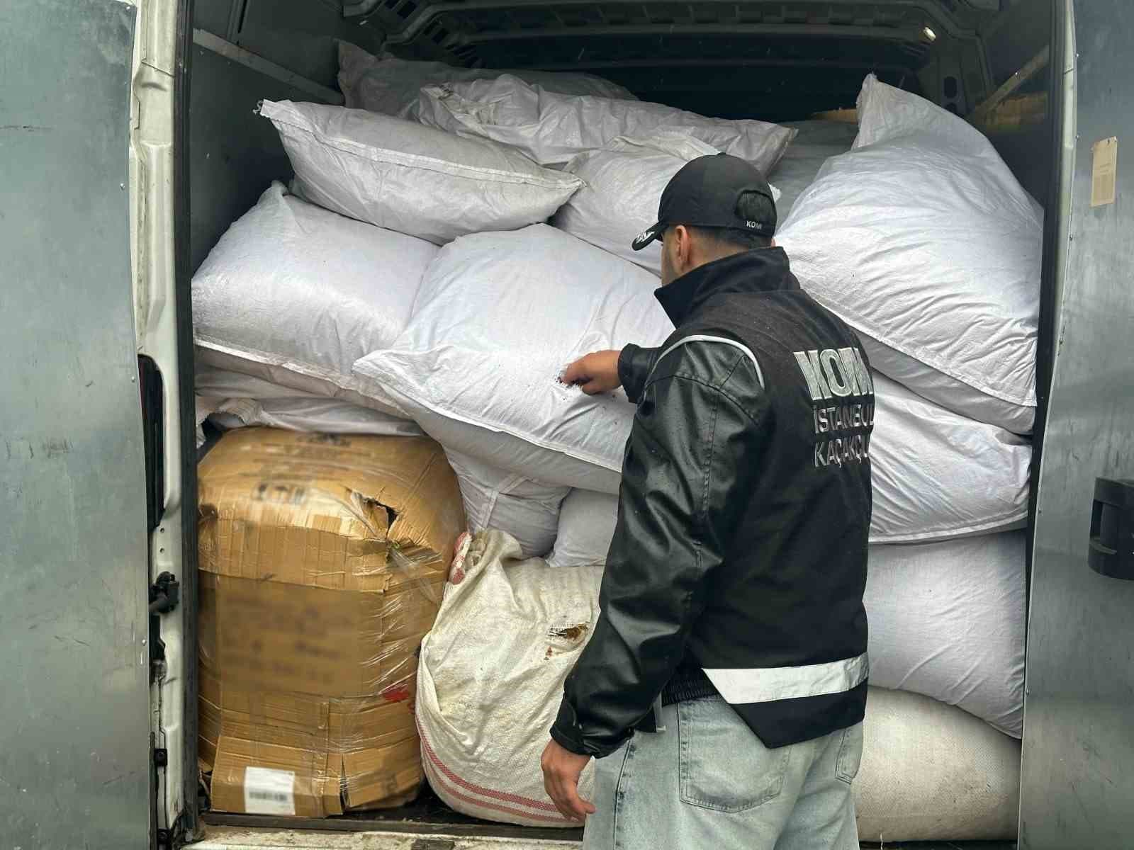 İstanbul'da Kaçak Alkol ve Tütüne Büyük Darbe: 6 Milyon 500 Bin TL'lik Ürün Ele Geçirildi