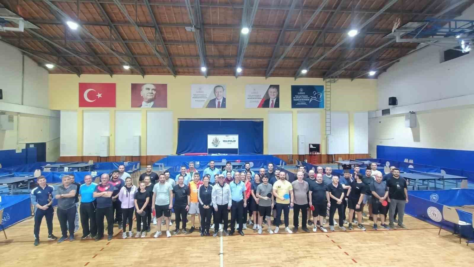 Aydın'da Kamu Çalışanları Masa Tenisi Turnuvasında Buluştu