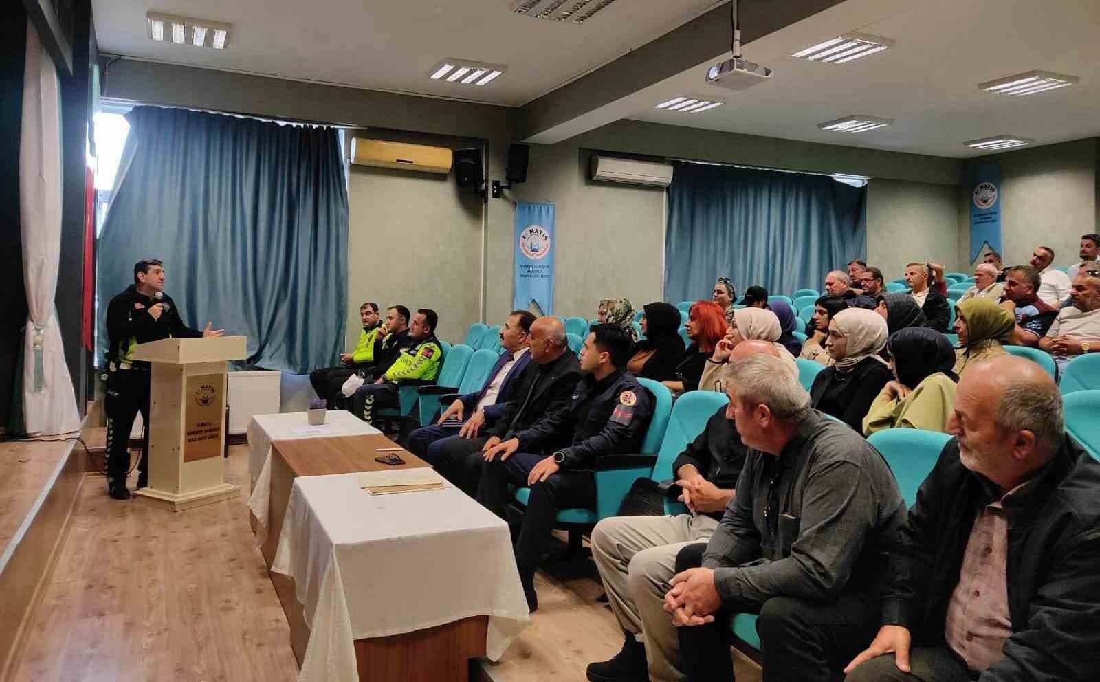 19 Mayıs İlçesinde Okul Servis Personeline Güvenlik Eğitimi Verildi