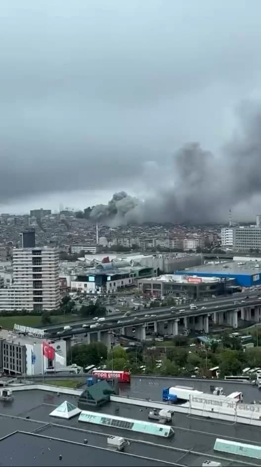 Bayrampaşa'daki Sanayi Sitesinde Yangın Çıktı