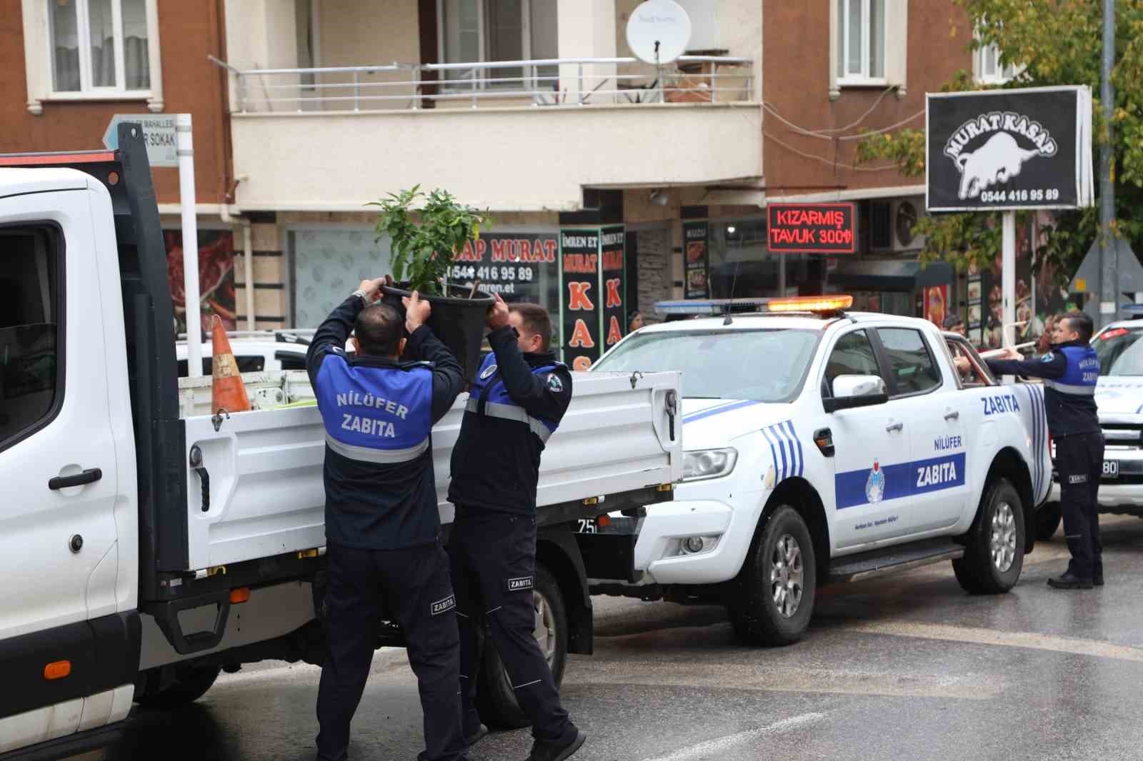 Nilüfer'de Kaldırımları İşgal Eden Engeller Kaldırıldı