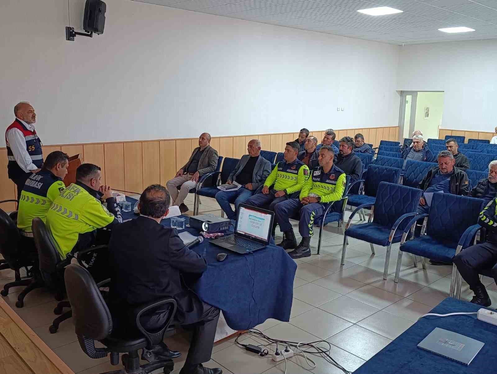 Ladik'te Okul Servis Şoförlerine Güvenlik ve Mevzuat Eğitimi