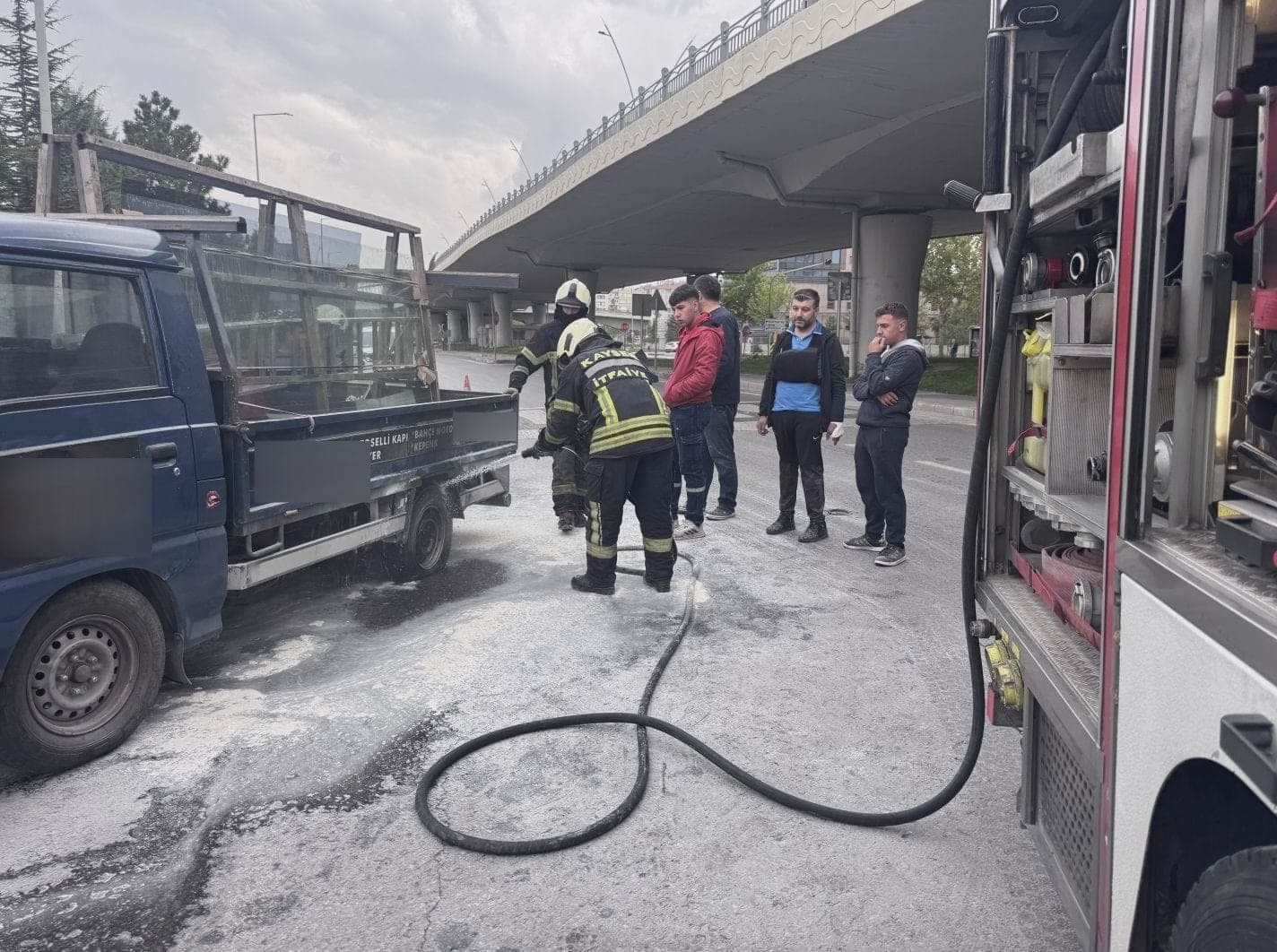 Kayseri'de Kamyonetin Lastiği Alev Aldı