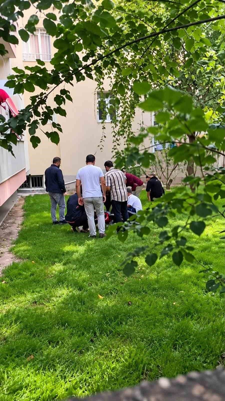 Batman'da İkinci Kattan Düşen Genç Kız Yaralandı