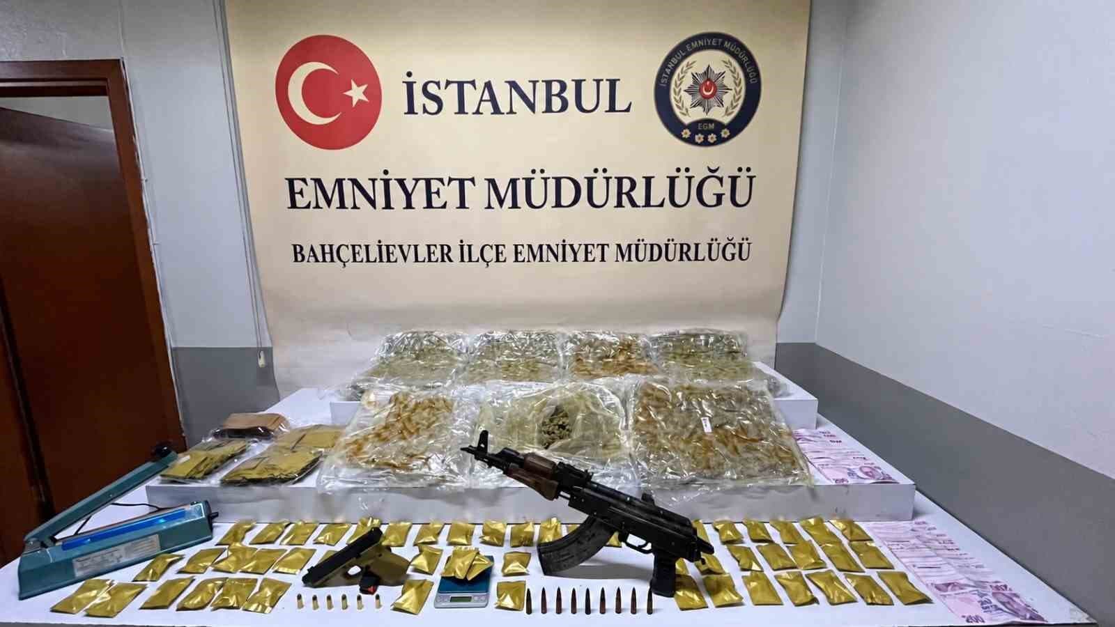 Başakşehir'de Uyuşturucu Operasyonu: AK-47 ve Skunk Ele Geçirildi