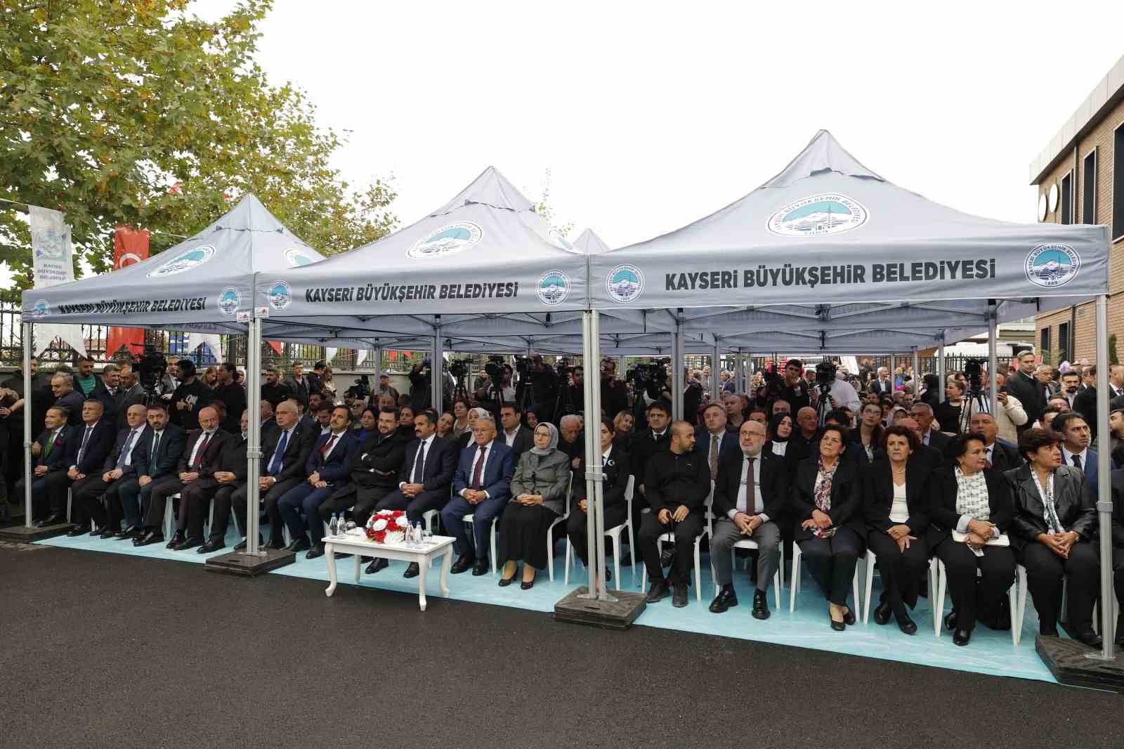 Kayseri'de Duygusal Açılış: Alzheimer Aktif Yaşam Merkezi Hizmete Girdi