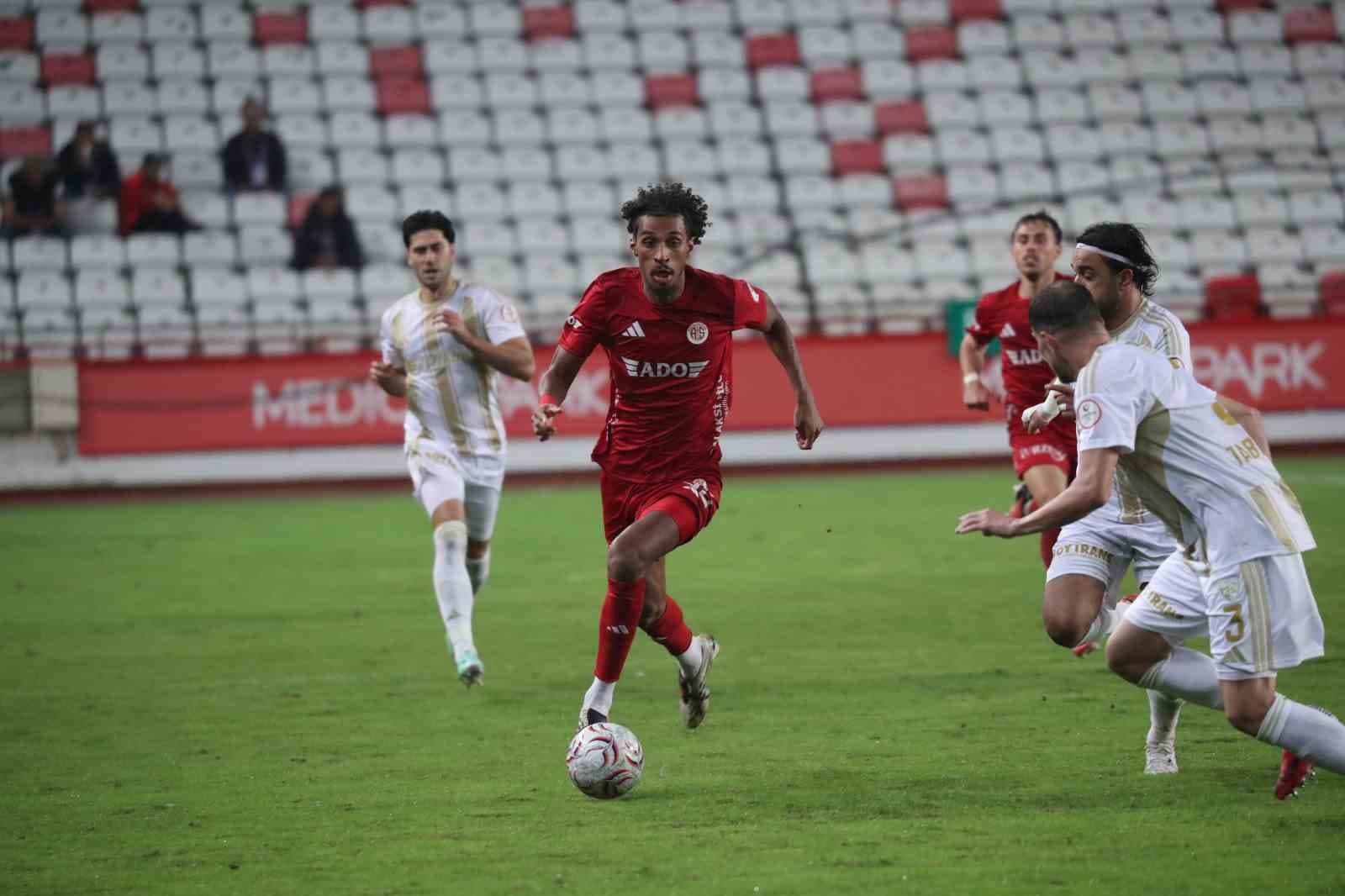 Kayserispor, Antalyaspor'u Deplasmanda Farklı Geçti