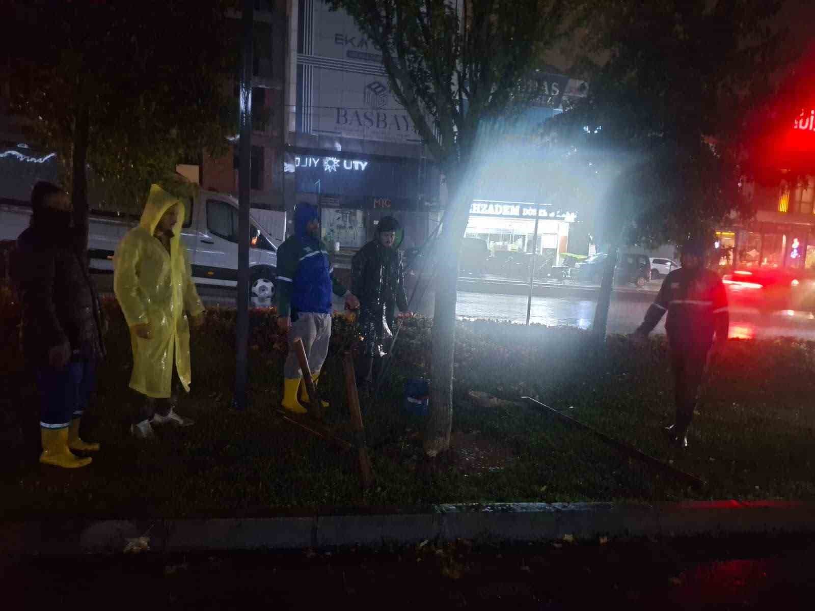 Arnavutköy'de Yağış Alarmı: 300 Personel ve 80 Araçla Kesintisiz Müdahale
