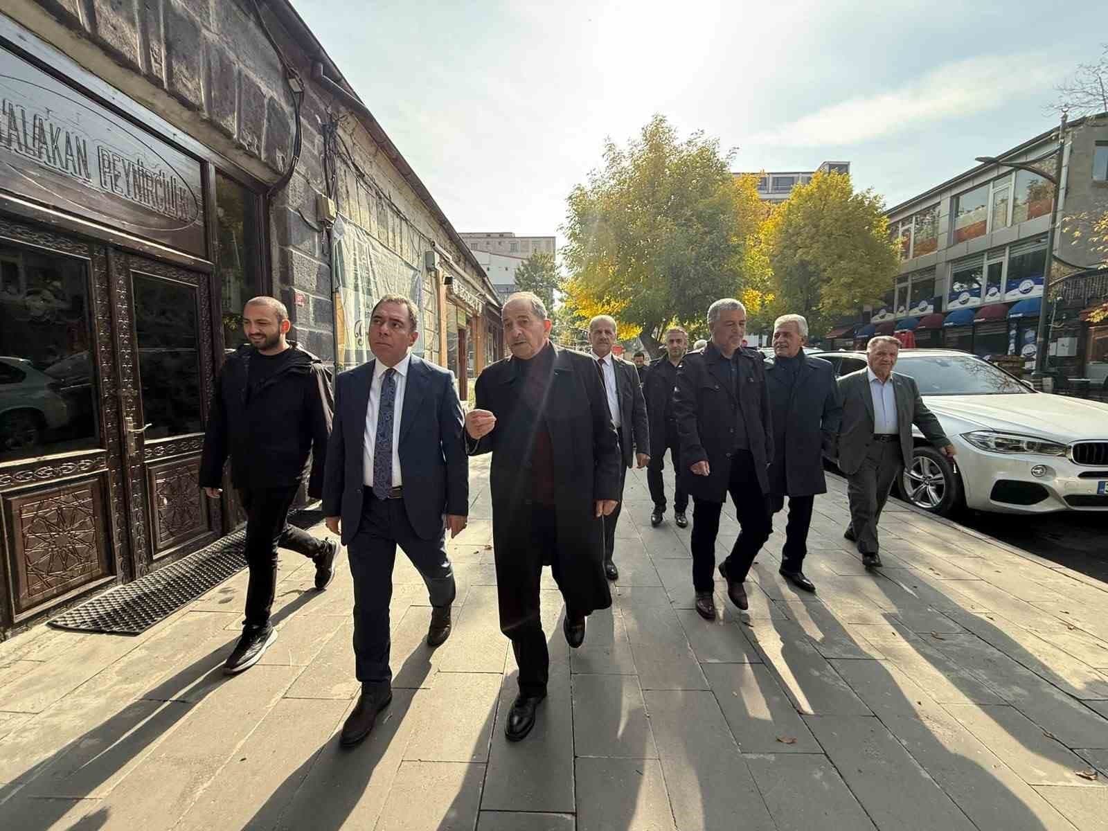 Kars'ta Yayaların Güvenliği İçin Kaldırım İşgallerine Karşı Bilgilendirme